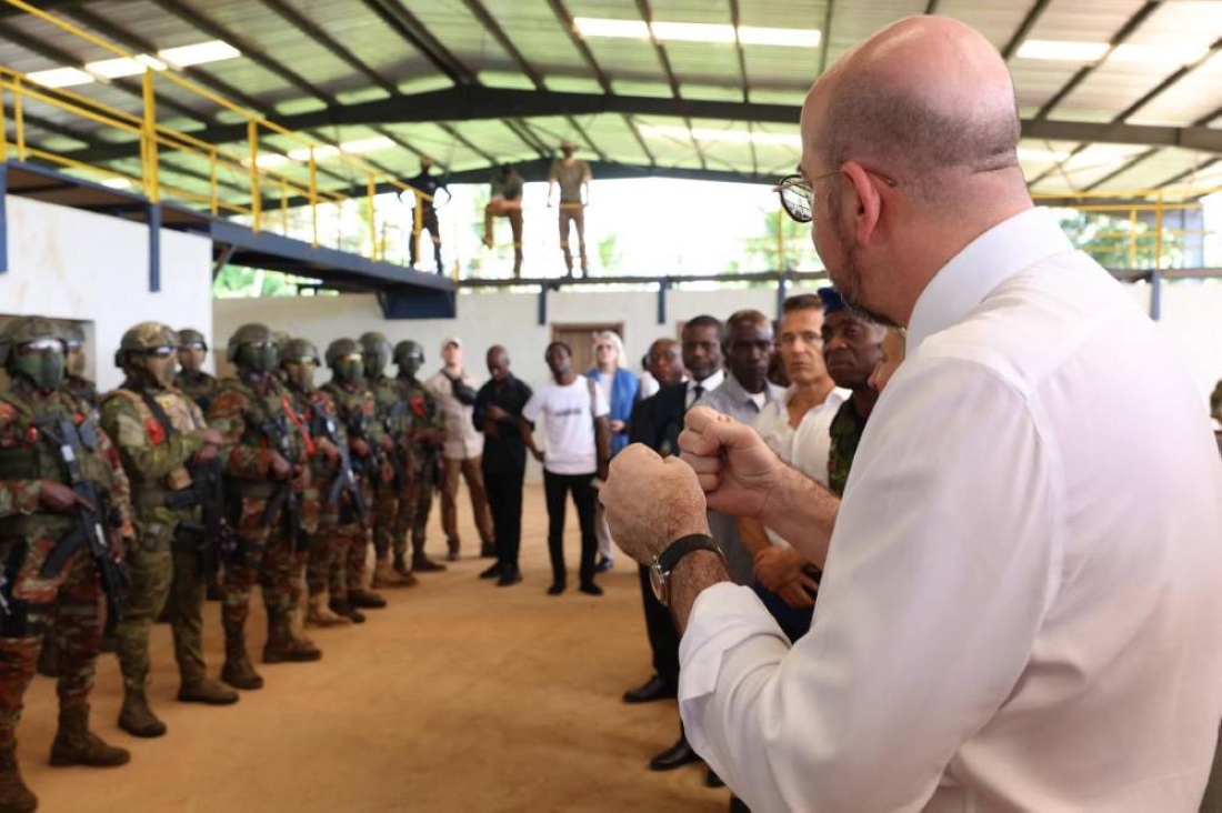 Charles Michel face aux soldats de terrain