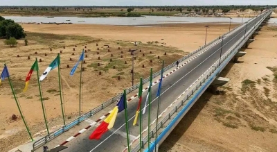 The bridge over the Logone River, connecting Yagoua in Cameroon to Bongor in Chad.







